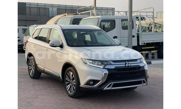 Ra Imported Mitsubishi Outlander funfun Ọkọ̀ in Import - Dubai ni Ashanti Ra Imported Mitsubishi Outlander funfun Ọkọ̀ in Import - Dubai ni Ashanti