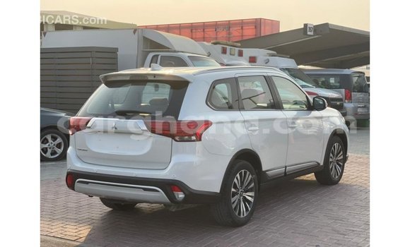 Ra Imported Mitsubishi Outlander funfun Ọkọ̀ in Import - Dubai ni Ashanti Ra Imported Mitsubishi Outlander funfun Ọkọ̀ in Import - Dubai ni Ashanti