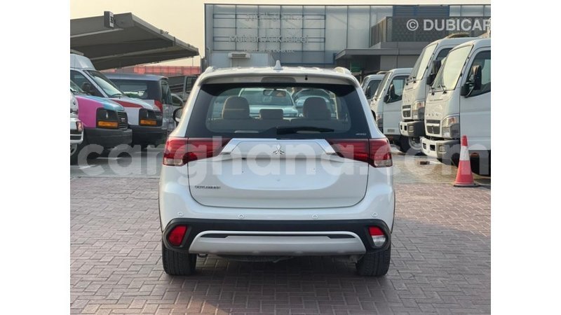 Big with watermark mitsubishi outlander ashanti import dubai 56422