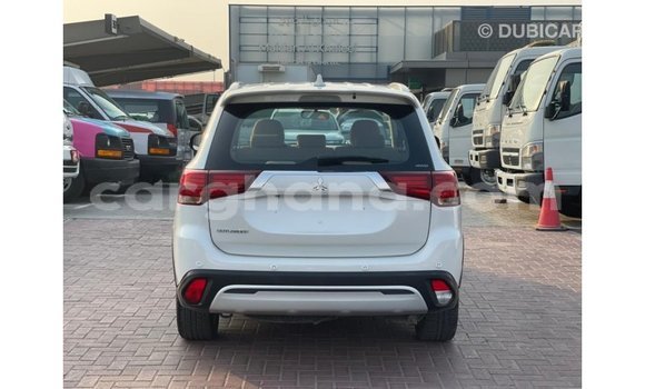 Ra Imported Mitsubishi Outlander funfun Ọkọ̀ in Import - Dubai ni Ashanti Ra Imported Mitsubishi Outlander funfun Ọkọ̀ in Import - Dubai ni Ashanti