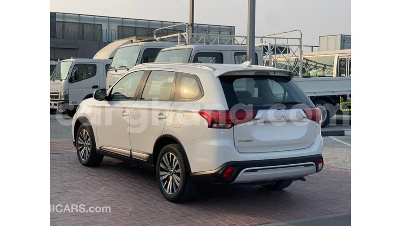 Big with watermark mitsubishi outlander ashanti import dubai 56422