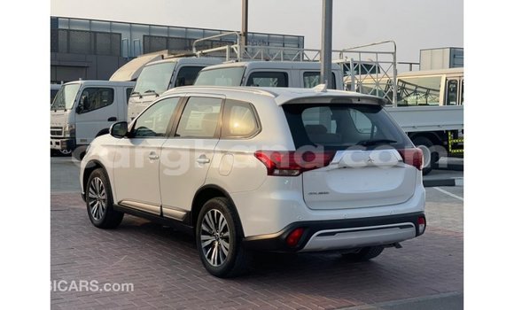 Ra Imported Mitsubishi Outlander funfun Ọkọ̀ in Import - Dubai ni Ashanti Ra Imported Mitsubishi Outlander funfun Ọkọ̀ in Import - Dubai ni Ashanti