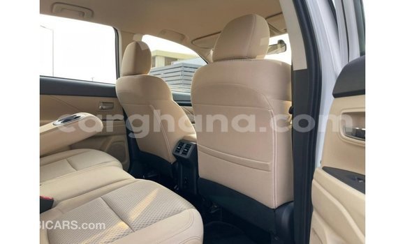 Ra Imported Mitsubishi Outlander funfun Ọkọ̀ in Import - Dubai ni Ashanti Ra Imported Mitsubishi Outlander funfun Ọkọ̀ in Import - Dubai ni Ashanti