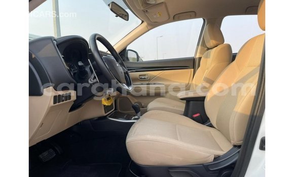 Ra Imported Mitsubishi Outlander funfun Ọkọ̀ in Import - Dubai ni Ashanti Ra Imported Mitsubishi Outlander funfun Ọkọ̀ in Import - Dubai ni Ashanti