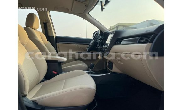 Ra Imported Mitsubishi Outlander funfun Ọkọ̀ in Import - Dubai ni Ashanti Ra Imported Mitsubishi Outlander funfun Ọkọ̀ in Import - Dubai ni Ashanti