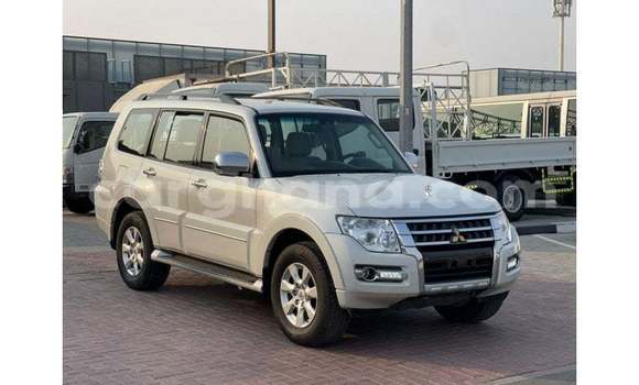 Ra Imported Mitsubishi Pajero funfun Ọkọ̀ in Import - Dubai ni Ashanti Ra Imported Mitsubishi Pajero funfun Ọkọ̀ in Import - Dubai ni Ashanti