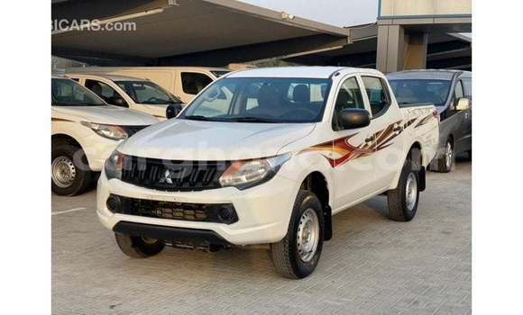 Sayi Imported Mitsubishi L200 White Mota in Import - Dubai a Ashanti Sayi Imported Mitsubishi L200 White Mota in Import - Dubai a Ashanti
