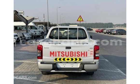Ra Imported Mitsubishi L200 funfun Ọkọ̀ in Import - Dubai ni Ashanti Ra Imported Mitsubishi L200 funfun Ọkọ̀ in Import - Dubai ni Ashanti