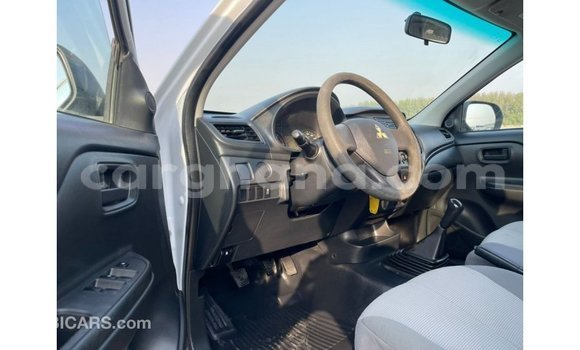 Ra Imported Mitsubishi L200 funfun Ọkọ̀ in Import - Dubai ni Ashanti Ra Imported Mitsubishi L200 funfun Ọkọ̀ in Import - Dubai ni Ashanti