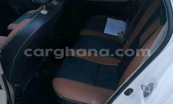 Ra Àlòkù Toyota Vitz funfun Ọkọ̀ in Sekondi–Takoradi Metropolitan ni Oorun Ra Àlòkù Toyota Vitz funfun Ọkọ̀ in Sekondi–Takoradi Metropolitan ni Oorun