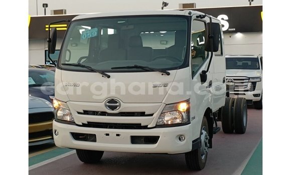 Buy Import Hino 714 White Truck in Import - Dubai in Ashanti