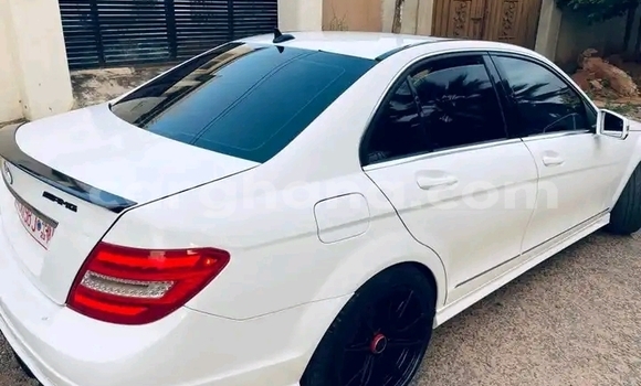 Ra Àlòkù Mercedes-Benz C-Classe funfun Ọkọ̀ in Accra ni Greater Accra Ra Àlòkù Mercedes-Benz C-Classe funfun Ọkọ̀ in Accra ni Greater Accra