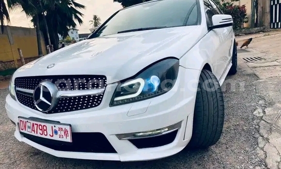 Ra Àlòkù Mercedes-Benz C-Classe funfun Ọkọ̀ in Accra ni Greater Accra Ra Àlòkù Mercedes-Benz C-Classe funfun Ọkọ̀ in Accra ni Greater Accra