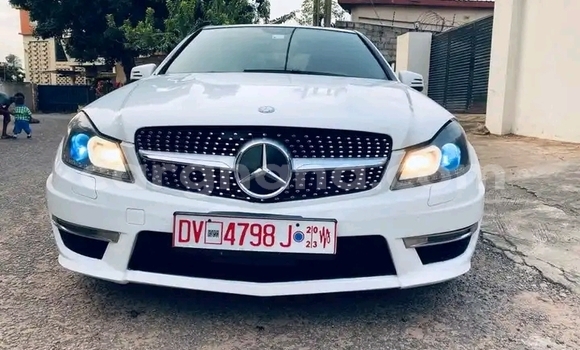 Ra Àlòkù Mercedes-Benz C-Classe funfun Ọkọ̀ in Accra ni Greater Accra Ra Àlòkù Mercedes-Benz C-Classe funfun Ọkọ̀ in Accra ni Greater Accra