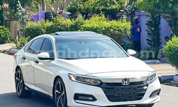 Sayi Na hannu Honda Accord White Mota in Accra a Greater Accra Sayi Na hannu Honda Accord White Mota in Accra a Greater Accra