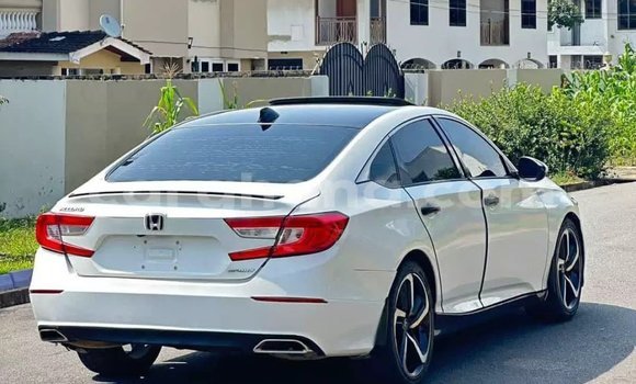 Sayi Na hannu Honda Accord White Mota in Accra a Greater Accra Sayi Na hannu Honda Accord White Mota in Accra a Greater Accra
