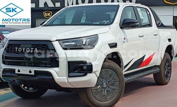 Sayi Imported Toyota Hilux White Mota in Import - Dubai a Ashanti