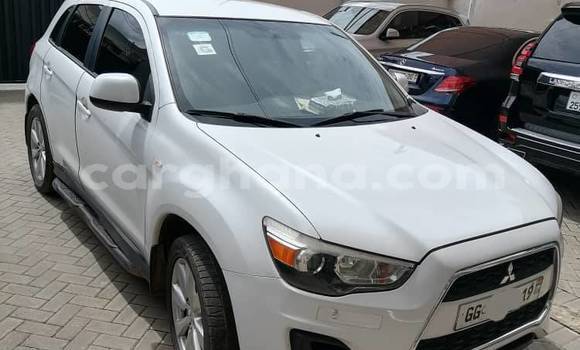 Ra Àlòkù Mitsubishi Outlander funfun Ọkọ̀ in Accra ni Greater Accra