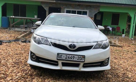 Sayi Na hannu Toyota Camry White Mota in Accra a Greater Accra Sayi Na hannu Toyota Camry White Mota in Accra a Greater Accra
