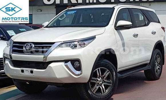 Ra Imported Toyota Fortuner funfun Ọkọ̀ in Import - Dubai ni Ashanti