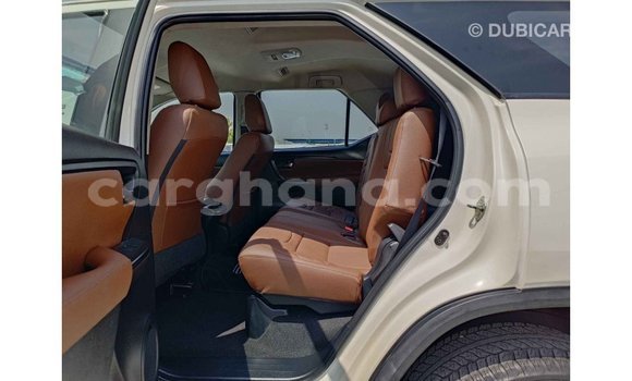 Buy Import Toyota Fortuner White Car in Import - Dubai in Ashanti Buy Import Toyota Fortuner White Car in Import - Dubai in Ashanti