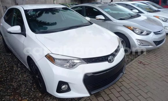Ra Àlòkù Toyota Corolla funfun Ọkọ̀ in Accra ni Greater Accra