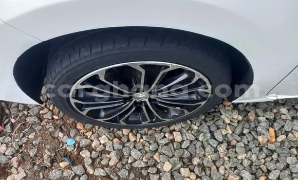 Sayi Na hannu Toyota Corolla White Mota in Accra a Greater Accra Sayi Na hannu Toyota Corolla White Mota in Accra a Greater Accra