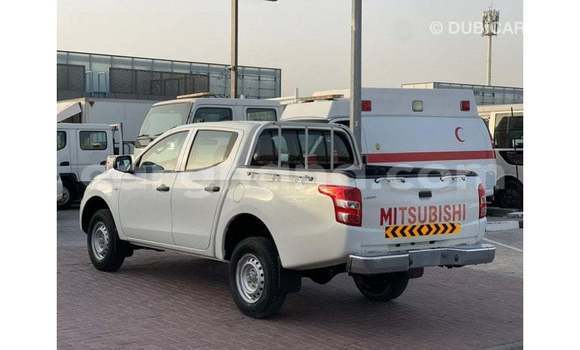 Sayi Imported Mitsubishi L200 White Mota in Import - Dubai a Ashanti Sayi Imported Mitsubishi L200 White Mota in Import - Dubai a Ashanti