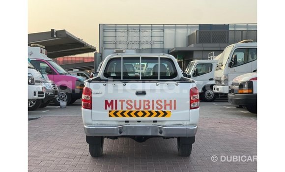 Sayi Imported Mitsubishi L200 White Mota in Import - Dubai a Ashanti Sayi Imported Mitsubishi L200 White Mota in Import - Dubai a Ashanti