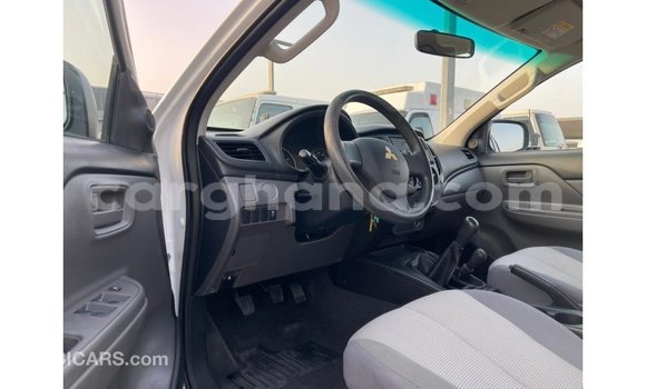Sayi Imported Mitsubishi L200 White Mota in Import - Dubai a Ashanti Sayi Imported Mitsubishi L200 White Mota in Import - Dubai a Ashanti