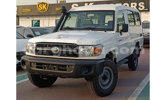 Ra Imported Toyota Land Cruiser funfun Ọkọ̀ in Import - Dubai ni Ashanti