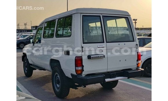 Buy Import Toyota Land Cruiser White Car in Import - Dubai in Ashanti Buy Import Toyota Land Cruiser White Car in Import - Dubai in Ashanti