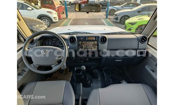 Buy Import Toyota Land Cruiser White Car in Import - Dubai in Ashanti Buy Import Toyota Land Cruiser White Car in Import - Dubai in Ashanti