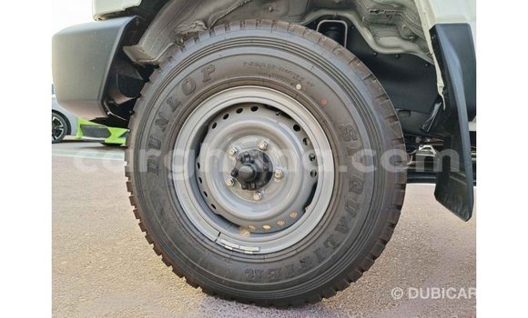 Buy Import Toyota Land Cruiser White Car in Import - Dubai in Ashanti Buy Import Toyota Land Cruiser White Car in Import - Dubai in Ashanti