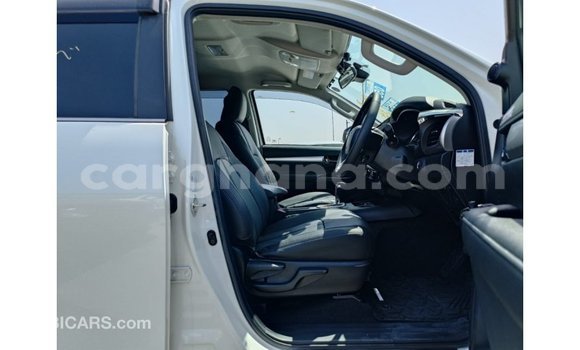 Buy Import Toyota Hilux White Car in Import - Dubai in Ashanti Buy Import Toyota Hilux White Car in Import - Dubai in Ashanti