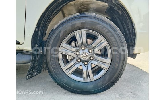 Buy Import Toyota Hilux White Car in Import - Dubai in Ashanti Buy Import Toyota Hilux White Car in Import - Dubai in Ashanti