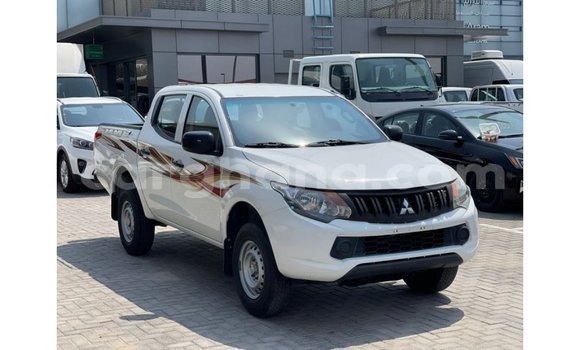Sayi Imported Mitsubishi L200 White Mota in Import - Dubai a Ashanti Sayi Imported Mitsubishi L200 White Mota in Import - Dubai a Ashanti