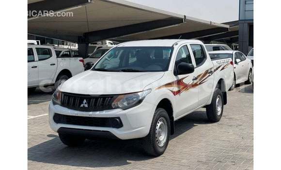 Sayi Imported Mitsubishi L200 White Mota in Import - Dubai a Ashanti Sayi Imported Mitsubishi L200 White Mota in Import - Dubai a Ashanti