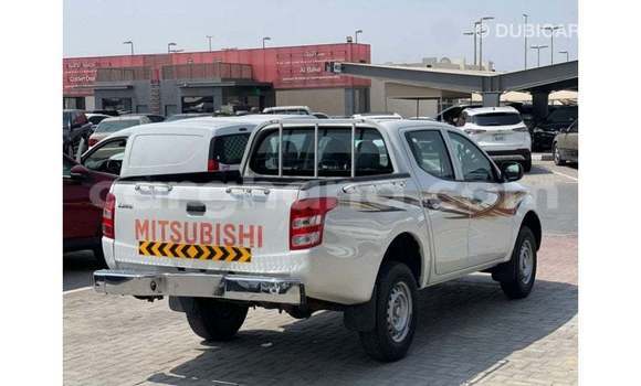 Sayi Imported Mitsubishi L200 White Mota in Import - Dubai a Ashanti Sayi Imported Mitsubishi L200 White Mota in Import - Dubai a Ashanti