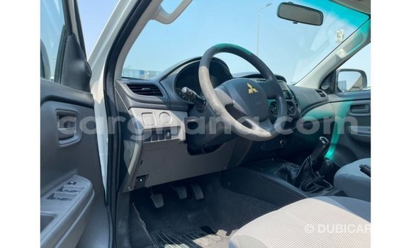 Sayi Imported Mitsubishi L200 White Mota in Import - Dubai a Ashanti Sayi Imported Mitsubishi L200 White Mota in Import - Dubai a Ashanti