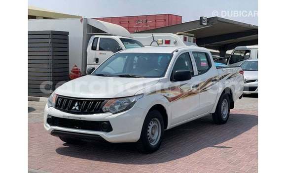 Sayi Imported Mitsubishi L200 White Mota in Import - Dubai a Ashanti Sayi Imported Mitsubishi L200 White Mota in Import - Dubai a Ashanti