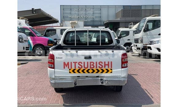 Sayi Imported Mitsubishi L200 White Mota in Import - Dubai a Ashanti Sayi Imported Mitsubishi L200 White Mota in Import - Dubai a Ashanti