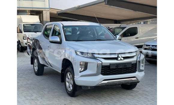 Ra Imported Mitsubishi L200 funfun Ọkọ̀ in Import - Dubai ni Ashanti