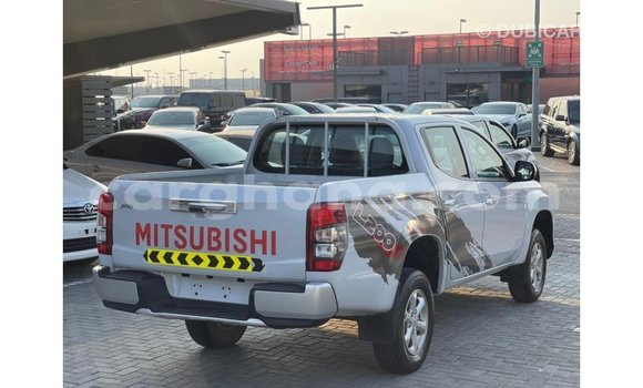Buy Import Mitsubishi L200 White Car in Import - Dubai in Ashanti Buy Import Mitsubishi L200 White Car in Import - Dubai in Ashanti