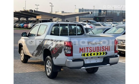Buy Import Mitsubishi L200 White Car in Import - Dubai in Ashanti Buy Import Mitsubishi L200 White Car in Import - Dubai in Ashanti