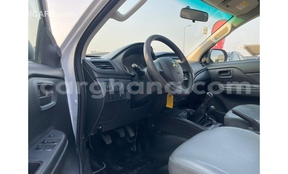 Buy Import Mitsubishi L200 White Car in Import - Dubai in Ashanti Buy Import Mitsubishi L200 White Car in Import - Dubai in Ashanti