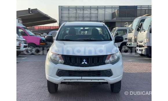 Sayi Imported Mitsubishi L200 White Mota in Import - Dubai a Ashanti Sayi Imported Mitsubishi L200 White Mota in Import - Dubai a Ashanti