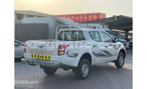 Sayi Imported Mitsubishi L200 White Mota in Import - Dubai a Ashanti Sayi Imported Mitsubishi L200 White Mota in Import - Dubai a Ashanti