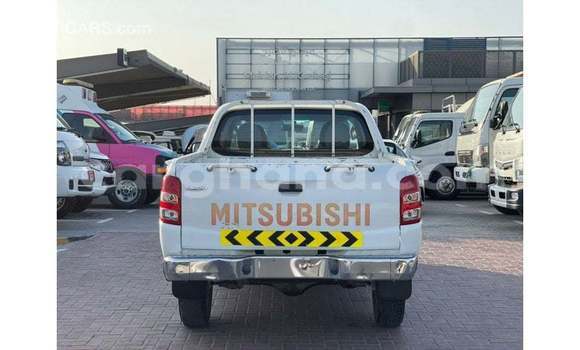 Sayi Imported Mitsubishi L200 White Mota in Import - Dubai a Ashanti Sayi Imported Mitsubishi L200 White Mota in Import - Dubai a Ashanti