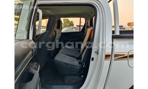 Buy Import Toyota Hilux White Car in Import - Dubai in Ashanti Buy Import Toyota Hilux White Car in Import - Dubai in Ashanti